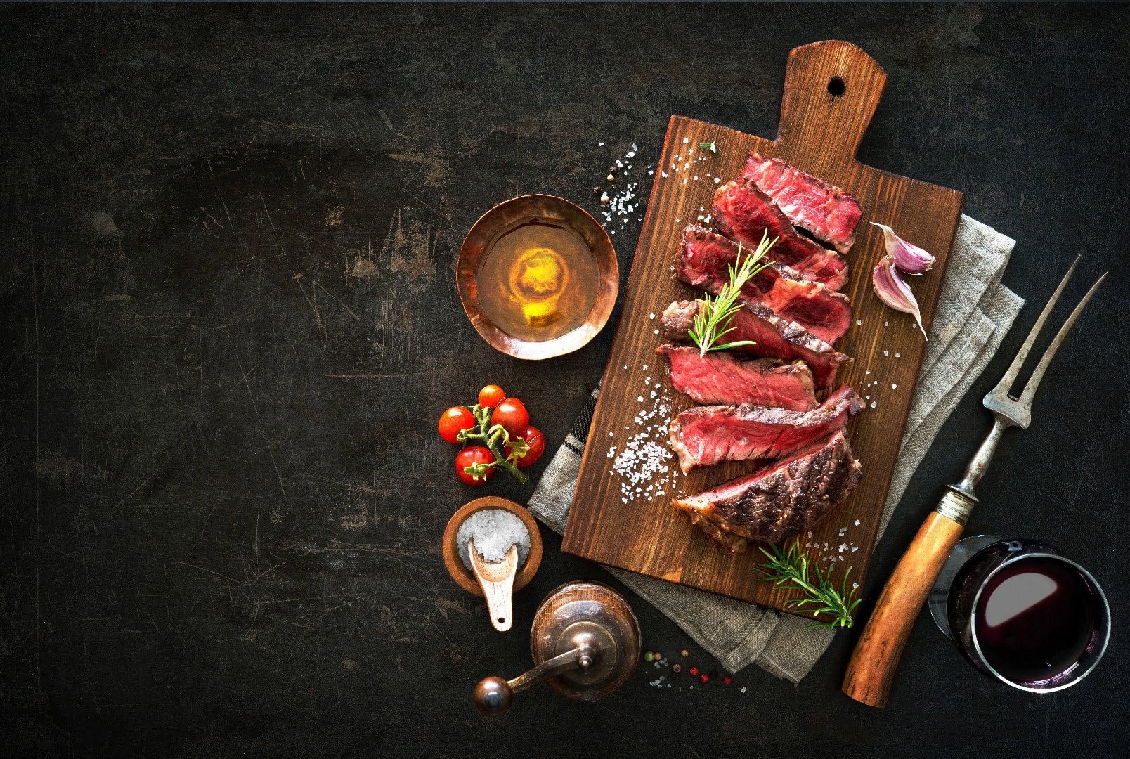Gegrilltes Rinder-Ribeye-Steak, in Scheiben geschnitten, medium rare